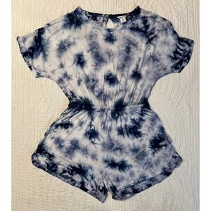 Nordstrom’s tie-dyed romper
Girls medium 8-10￼